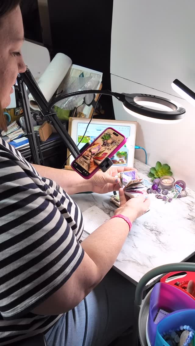 You can get past the scary thoughts and start going Live with your art. It is actually fun!! #arttips #hellotinypainters #tinyart #livepainting