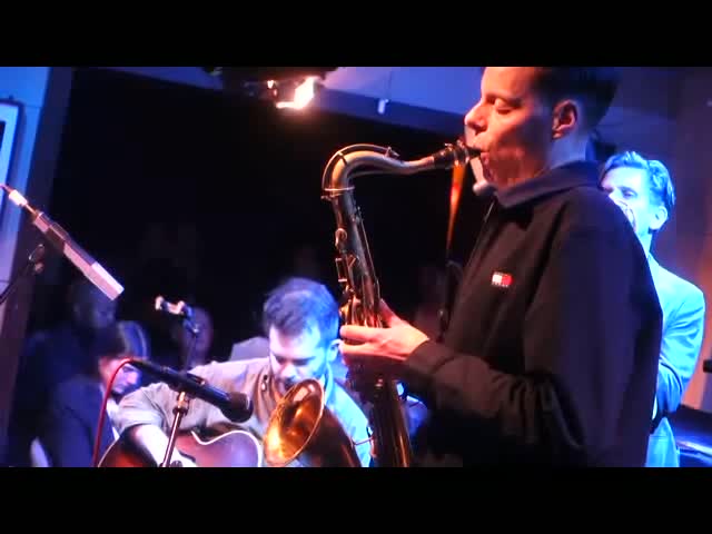Ballad time last night at the @ducdeslombards Paris with my guys @clemtrimouillejazz @kimbaiunco @mathieunajean and David Paycha. We kicked our new album off with a bang. More to come!
.
Merci Jean pour le film
.
#jazz #paris #saxophone #ballad #improv