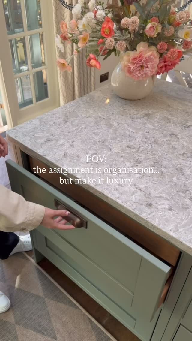 Organisation, with a luxury finish 🤌🏼
At James James Kitchens, we’re passionate about thoughtful storage, clean designs and helping you create a kitchen that works beautifully for you!
Visit our showroom in West Kirby to find out how we can help transform the heart of your home 🤍