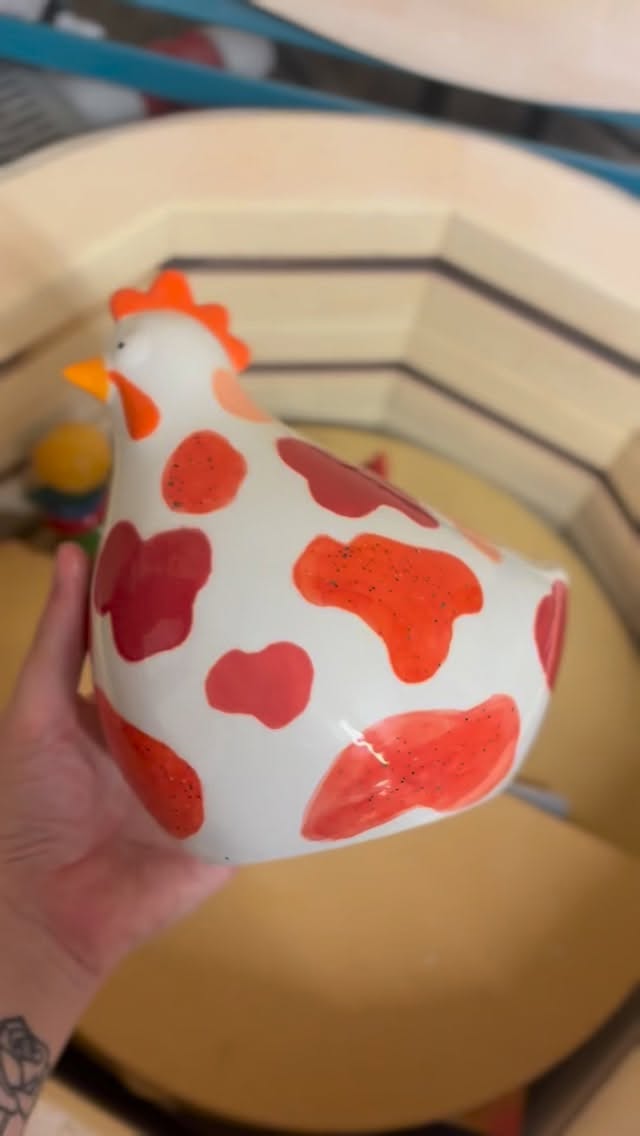 Fresh out of the kiln 🔥
Every piece started as plain white pottery… and now look at them ✨
There’s always something so satisfying about unloading the kiln and seeing all the different ideas people come up with.
Spot your piece? Tag the artist 👀
#potterypainting #paintyourownpottery #kilnreveal #creativefun #devondaysout