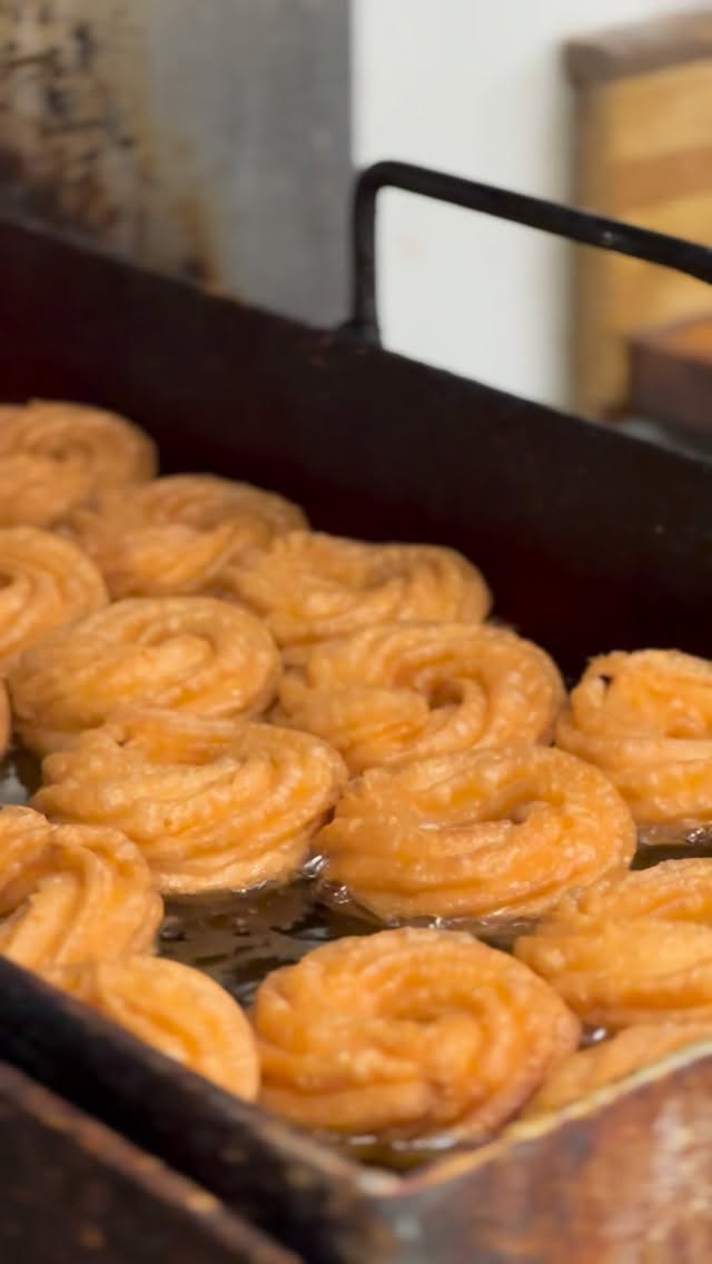 It’s that time of year again 🤌🏼 our annual zeppole fundraiser for @st.josephs.sudbury e per la festa di San Giuseppe is starting soon, on March 14th ❤️ $3.99 baked or fried, a dollar from each sold will be donated!
Give us a call and get your orders in, because they go quickly 🇮🇹