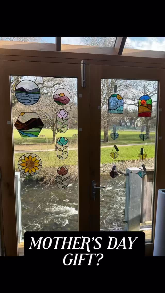 Excited to share that @the_makers_mill in Keswick has now reopened after their winter break!
Last week I dropped down some beautiful exclusive pieces, along with some long term favourites, which are available now to buy if you are still looking for that perfect Motherās Day gift.
What would you choose? The limited edition āMeanderingā with its gorgeous āconfetti glassā sky, the glowing purple skies sunrise disc, or maybe one of the Blackwell arts & crafts inspired tulip pieces? (Which look amazing displayed as a triptych next to each other!).
You can find the Makerās Mill creative space and gallery on Greta Side in central Keswick, overlooking the river, open Thursday - Saturday 10-4 (closed Sunday).
www.the makersmill.co.uk
017687 80836
#StainedGlass #Gifts #MothersDay #SpringCollection #Keswick
@edenvalleyartisticnetwork @visitkeswick @lakedistrictcumbria @cumbrialifemag @arts_cumbria @artsandcraftsinkeswick @visit_eden @rheged_centre @wordsworthgrasmere @make_it_at_market @living_north @landscapemag