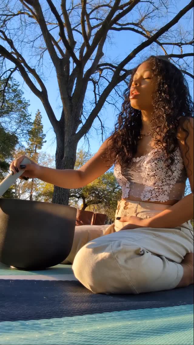 pov: you booked a sound bath from me 🥰🌀 now your heart is open, mind is clear, and body centered. as it should be, period.