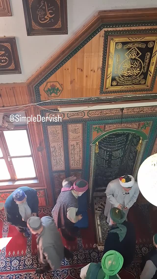 Zuhr with Mawlana today
.
.
.
#mawlanasultan #sheikhmehmet #lifeinlefke #naqshbandihaqqani #naqshbandi