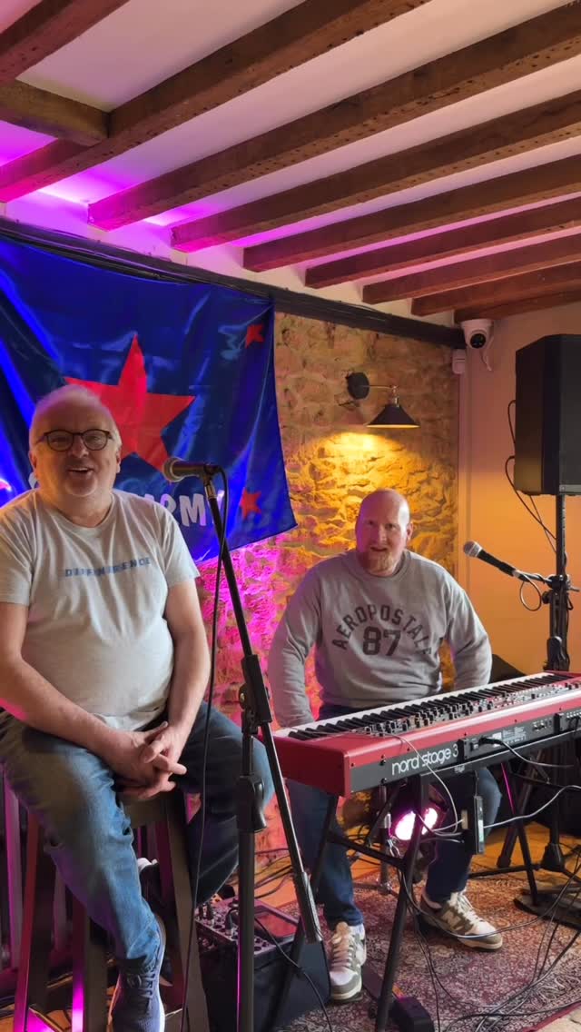Playing live for all you racing guys down @hollowbottom early evening post racing. See you there and we hope you’ve all had a fab first day racing! 🐎 🍺 🍷 🎵
#cheltenhamfestival #livemusiccheltenhamfestival