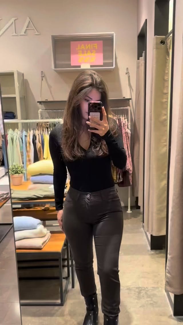 Life isn’t perfect… but your jeans can be. 👖✨
Remember: you have 15% off with the coupon in the app.