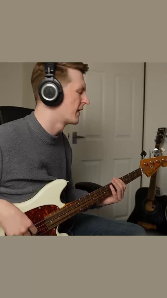 Stevie Wonder - Boogie On Reggae Woman (Kubla Cover)
Thanks for turning me onto this one @joelkew , an absolute banger!
#bassguitar #bassplayer #basscover #bass #mustangbass