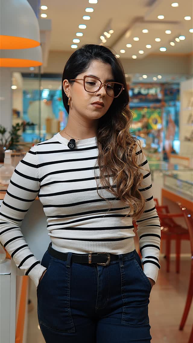 Hoje celebramos quem nos ensina a enxergar o mundo com mais sensibilidade, força e amor.
Feliz Dia das Mulheres. 🌷👓
