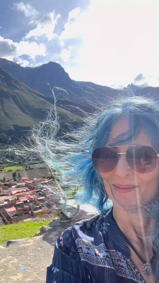 Temple of the Sun in Peru’s Sacred Valley where the wind carries ancient melodies of a people who lived in harmony with the Earth and the Sky #inca 🌎🌞👁️♥️ #thefutureholdstolove #sacredvalley #templeofthesun #earth