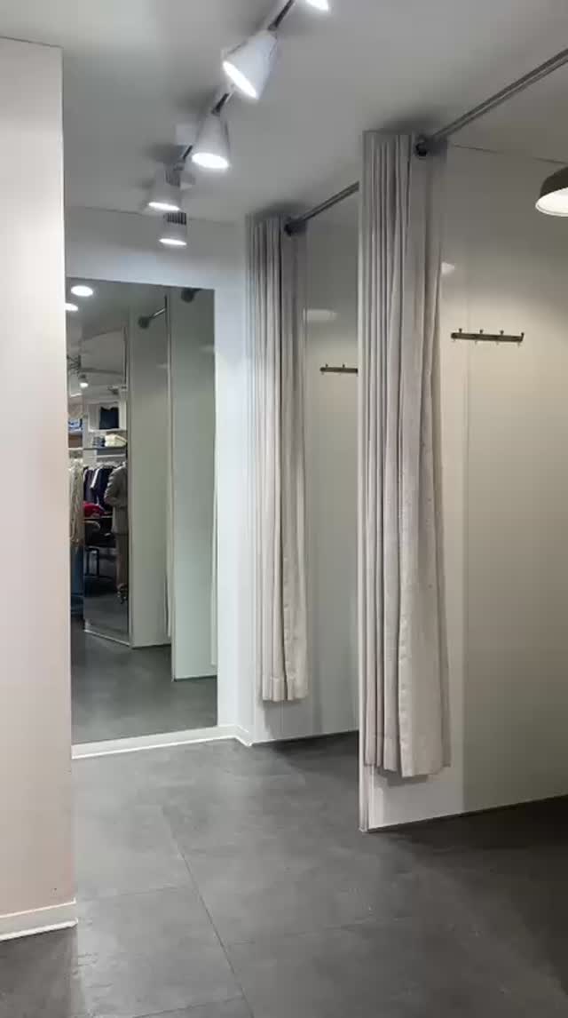 Rainy days call for RAINS ☔ Functional, minimal, and perfect for any weather.
10% On all jackets and blazers with our App cupon!