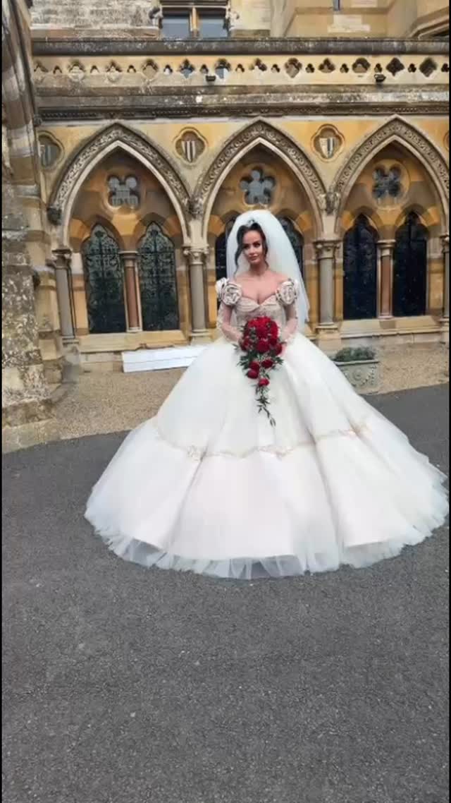 Congratulations to our gorgeous bride on her special day. How breathtaking @lillianxmccann 😍
For all Bridal enquiries and package details please call us on 01244888807 or direct message
