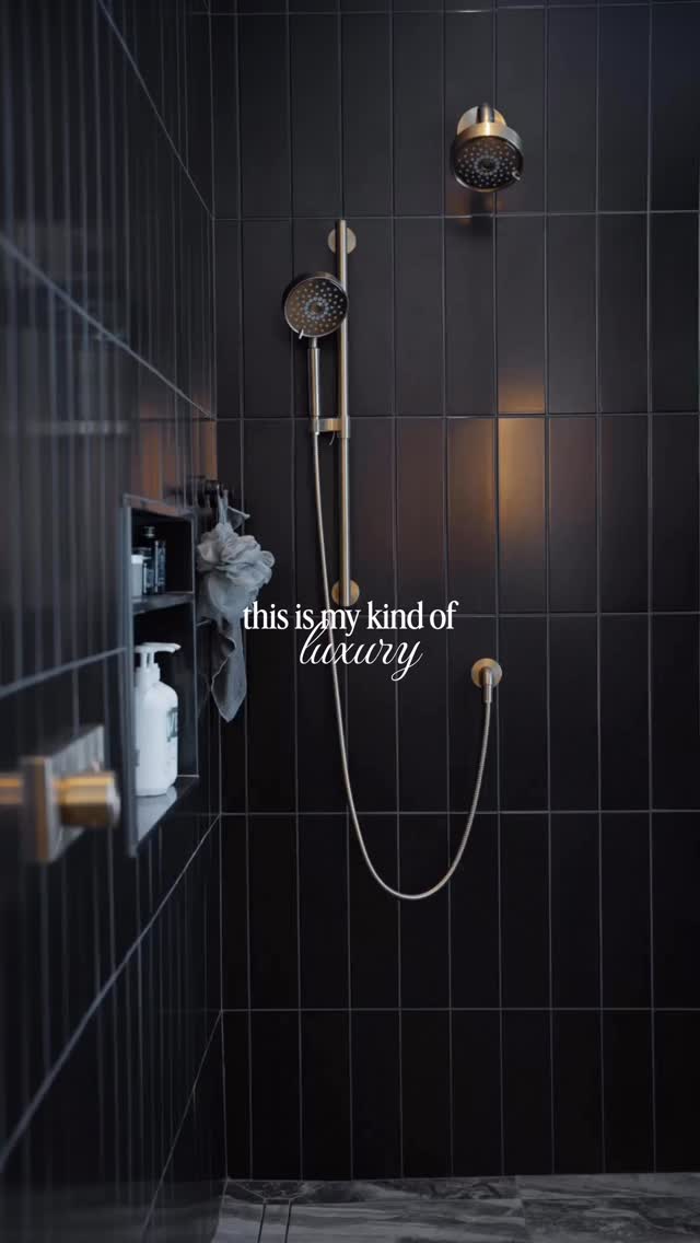 Quiet luxury at its finest.
A matte fluted tub set within the wet room, paired with black large scale porcelain tile and a warm white oak custom vanity. Thoughtful details come together to create an ensuite that feels like your own private spa.
#bathroomdesign #modernfinishes #customcabnietry #designdetails #primaryensuite