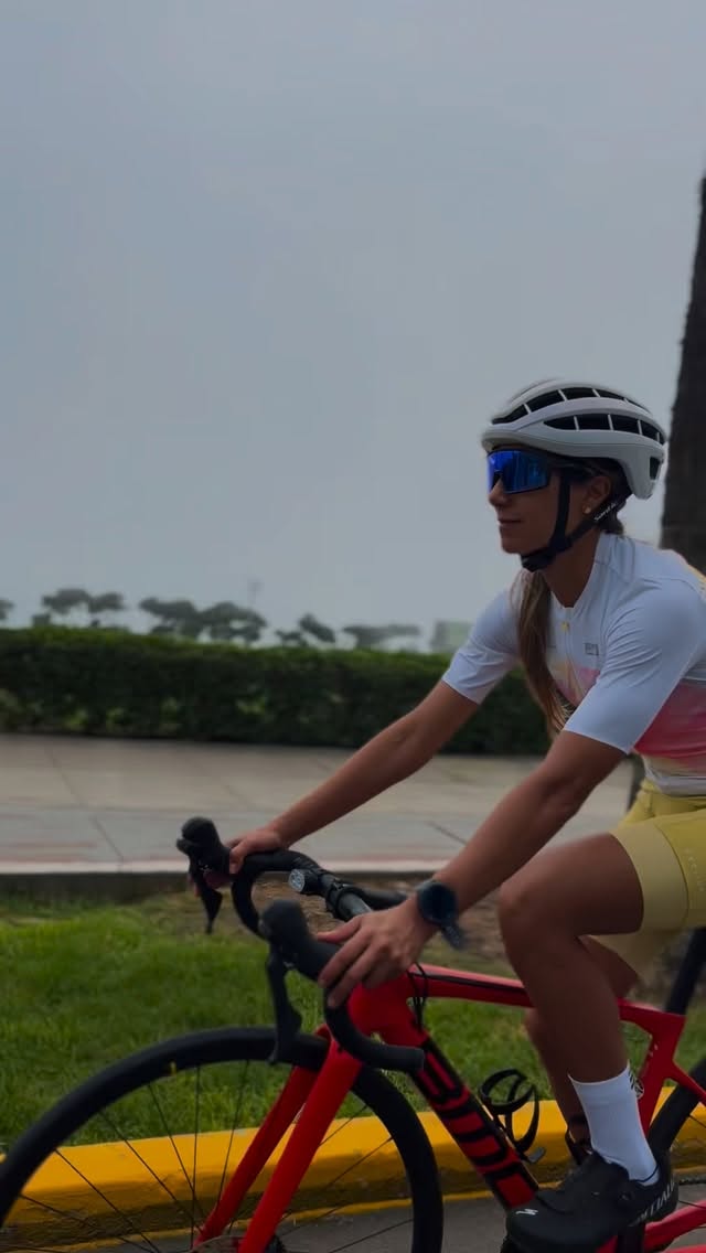 Encuéntralo todo en
www.santicperu.com 🌐
#santicperu #ropadeciclismo #ciclismo #bicicleta #ciclismoconestilo