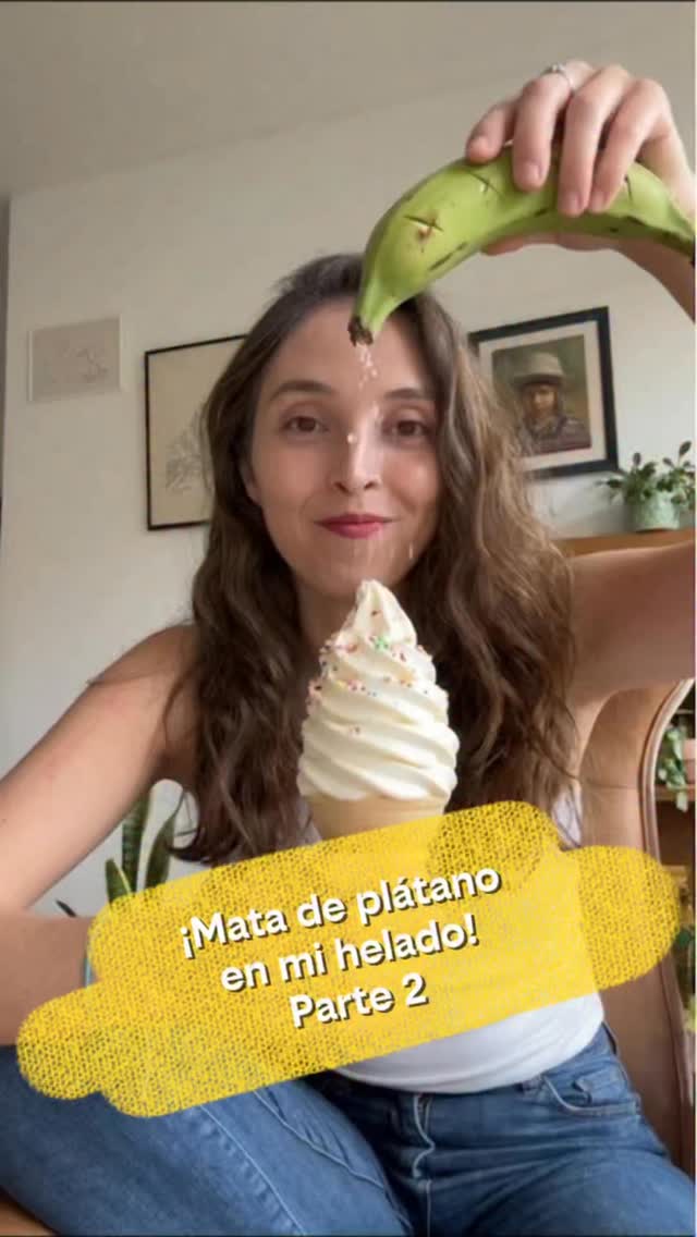 Mata de plátano en el helado: ¿Locura o genialidad científica? 🧬🍦
¡¡Es ciencia!! la nanocelulosa de vástago de plátano puede revolucionar el helado haciéndolo más cremoso sin necesidad de añadirle grasa y volviéndolo más resistente al calor. Producirla puede traer oportunidades de desarrollo territorial al Colombia 🇨🇴🍌🤑
🍦Además de que mejora la textura del helado de forma 100% natural y biodegradable. ♻️ Se hace usando los residuos que hoy el sector bananero/platanero ve como basura. ¡Economía circular pura!
🚀¿Será que podemos exportar un producto que hoy en día importamos?
👨🏻🔬🔬Los doctores de la @upbcolombia ya hicieron la parte difícil (la ciencia). Ahora nos toca a nosotros llevar esto del laboratorio a la industria. 🏭
📣¡Donantes! ¡Visionarios! ¡Emprendedores! ¿Quién quiere liderar la primera industria de nanocelulosa de mata de plátano en el país?
¿Hacemos historia? Comparte este video para que llegue a los ojos correctos. 💸🍌🍦#helado #agritech #bioeconomía #bioeconomy