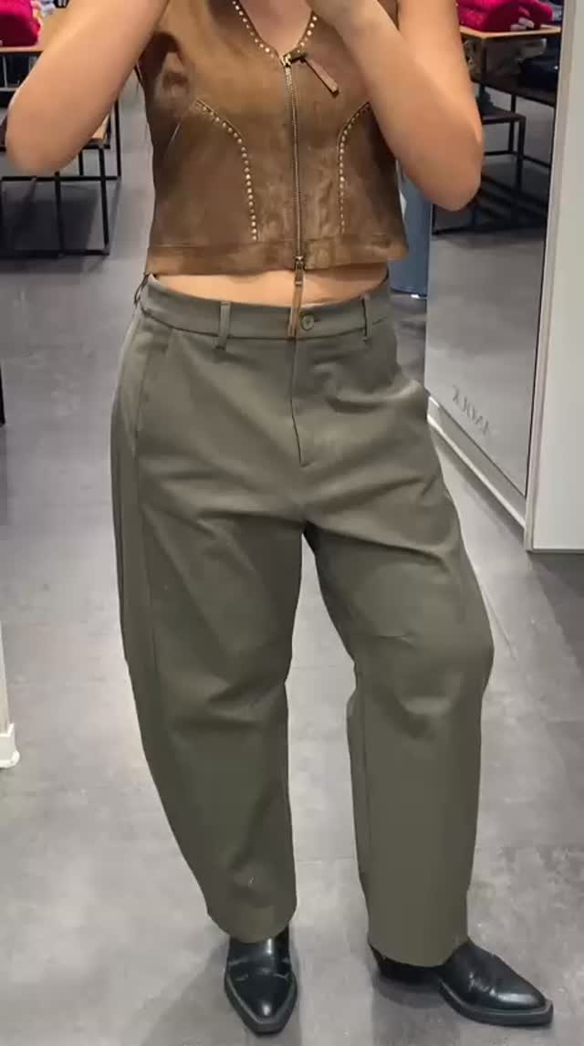 Jeans don’t judge. They just make your outfit better. 🫰🏼👖
⚠️Last day to enjoy 15% OFF your denim with the code in our app.⚠️