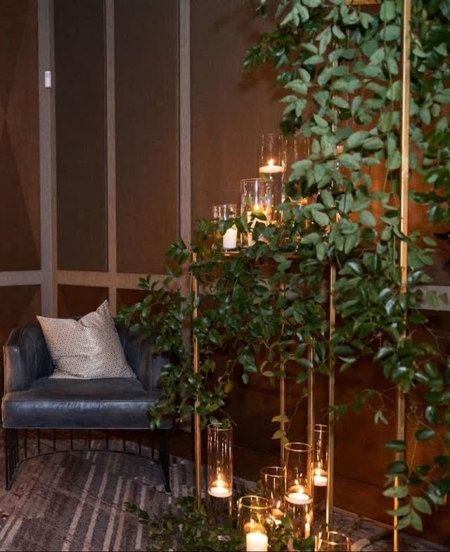 All the candles and greenery, please! 🕯🌿 one of our absolute favorite look!!
Paired with our gold stands in different heights, sizes, and styles, it creates that effortless layered elegance every room deserves!
✨️Inquire about our specialty rentals✨️
#kitschrental #eventdecor #eventrentals #floraldesigner #austinflorist