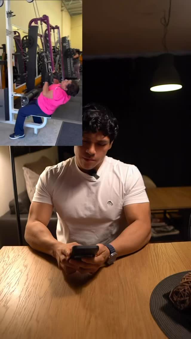 ¡Hágale caso a la doña!
En el gimnasio el ego suele ser el peor enemigo. No se trata de cuánto peso mueves, sino de cómo lo mueves.
Control, técnica y conexión… ahí está la verdadera clave.
Gracias por la cátedra. Créditos: @musclecare_95
Pregunta para ustedes:
¿Controlan el peso o el peso los controla a ustedes?