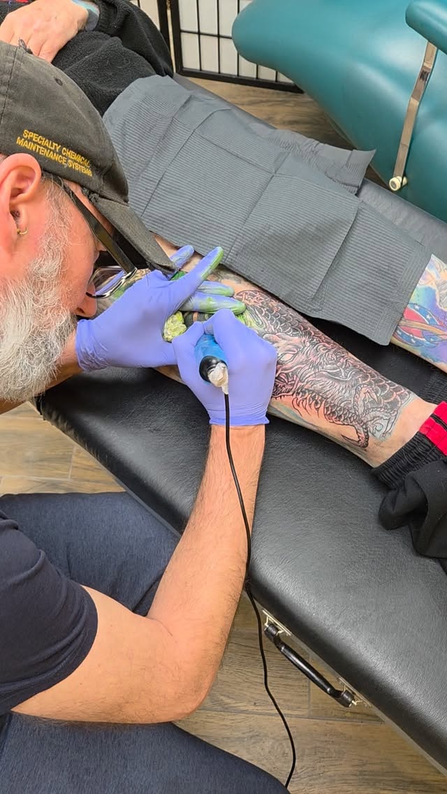 #coverups #greendragon #dragontattoo #bigwork #comecheckusout done by @darrylmelzer hell be back in May for bookings @sidetracktattoo