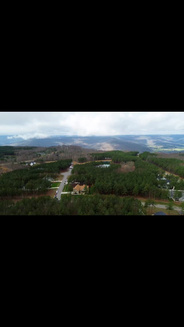 🚨 Stop scrolling — mountain-top luxury living in Tennessee! ⛰️🏡
Welcome to 3590 Crockett Pointe inside the premier gated community of Jasper Highlands in Jasper.
✨ Modern ranch | 3 Bed | 2.5 Bath
🚗 2-car garage + bonus room
🌲 Corner cul-de-sac lot surrounded by pines
☕ Screened-in back porch for peaceful mornings
Live the Cumberland Plateau lifestyle with community pools, pickleball & tennis courts, hiking trails, dog parks, fishing ponds, and endless social clubs. 🐕🎾🏊♂️
Minutes from dining, events, and unforgettable views.
📲 Ready to experience Jasper, Tennessee real estate and mountain-top living? Schedule your private showing today.
#JasperHighlands
#JasperTNRealEstate
#HomesInJasperTN
#MiddleTennesseeRealEstate
#TennesseeMountainHomes
CumberlandPlateauLiving
TNRealtor
Listed by: Jessica Wright