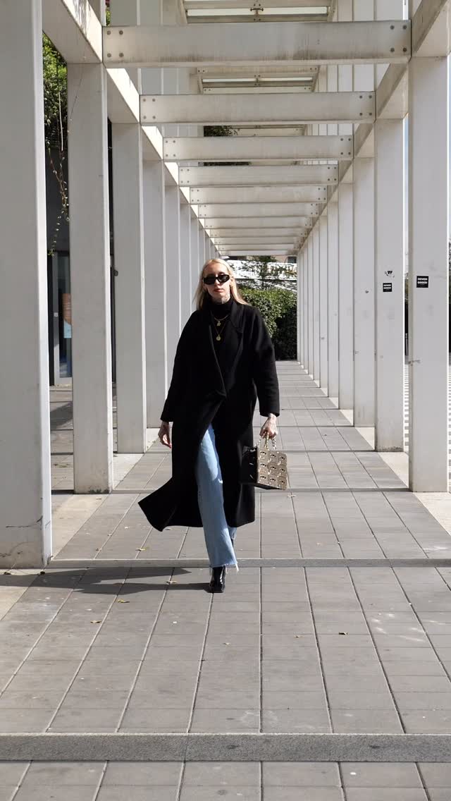 From cassette tapes… to luxury statements.
The Royal Gold Cassette Bag is more than a design.
It’s a tribute to the era that inspired everything.
Music. Culture. Legacy.
Runyaro®
Bag: @runyaro
Location: Milan. Italy
Model: @lrzbff