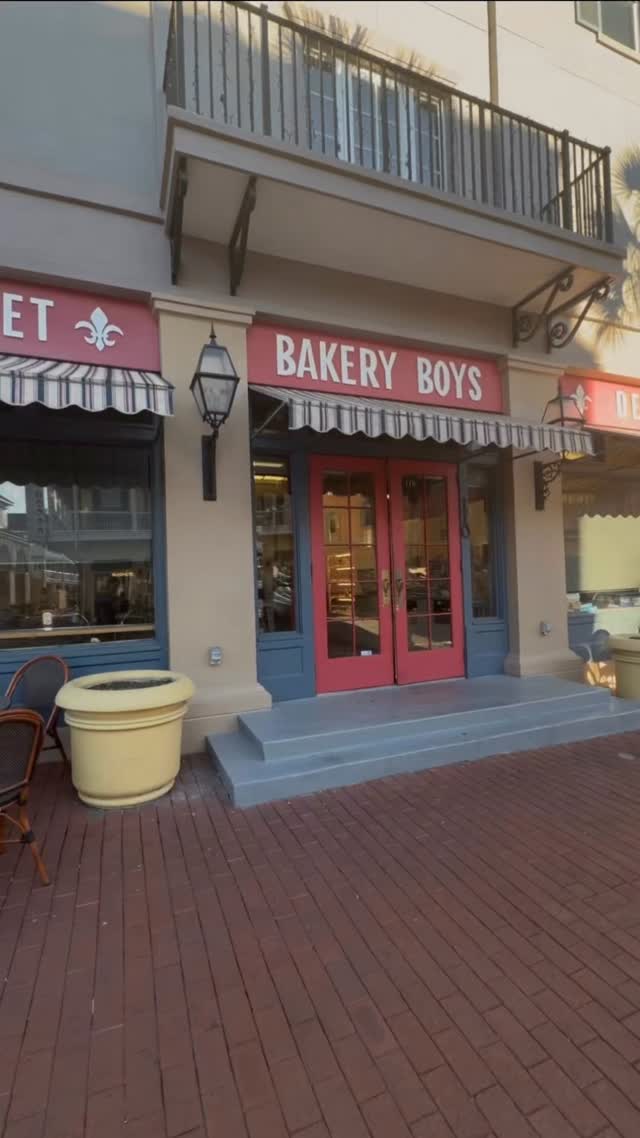 Happy St.Patrick’s Day from us here at the New York Bakery Boys! 🥯☘️
While we don’t have any Guinness, we absolutely have some perfect pre game food 😏
Keep your eyes peeled for any leprechauns 😉