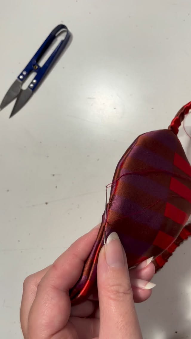 A little real time stitching for @holdingpatterns_ldn recently.
When you work with me on your accessories, you don’t just get your products. I include behind the scenes content making your pieces too for you to use to support your product launch including those thoughtful hand stitched finishes.
Because I run my own business too, I know being left in the dark while the exciting part (aka bringing your ideas to life) is happening can be hard and I know I love getting updates when I’m having new silk designs printed. So I keep you updated every step of the way from when your silk arrives with me to when your pieces are ready to post.
I’ll also always message you if there’s a design decision from confirming a thread colour match when there are a few possibilities to letting you know what might fit in any remaining fabric to keep waste to a minimum and can even include samples of other products!
Video description- Jo’s hands stitch a silk eye mask, in a warm printed stripe design, closed