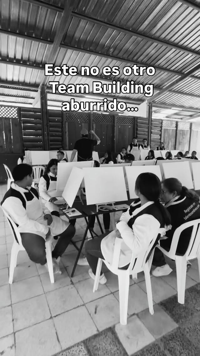 Tu equipo no está fallando por falta de talento.
Está fallando por falta de conexión.
Personas capaces… trabajando desconectadas, sin claridad, sin alineación.
Y eso, tarde o temprano, se refleja en los resultados.
Esto no es otro team building.
Es una experiencia diseñada para obligar a los equipos a hacer lo que normalmente evitan:
comunicarse, coordinarse y construir juntos.
Lo ves en tiempo real.
El cambio es evidente.
Y el resultado… también.
No es el mural.
Es el equipo que sale después.
Si quieres ese cambio en tu empresa, no necesitas más teoría.
👉 Escríbenos “EQUIPO” y te mostramos cómo implementarlo.