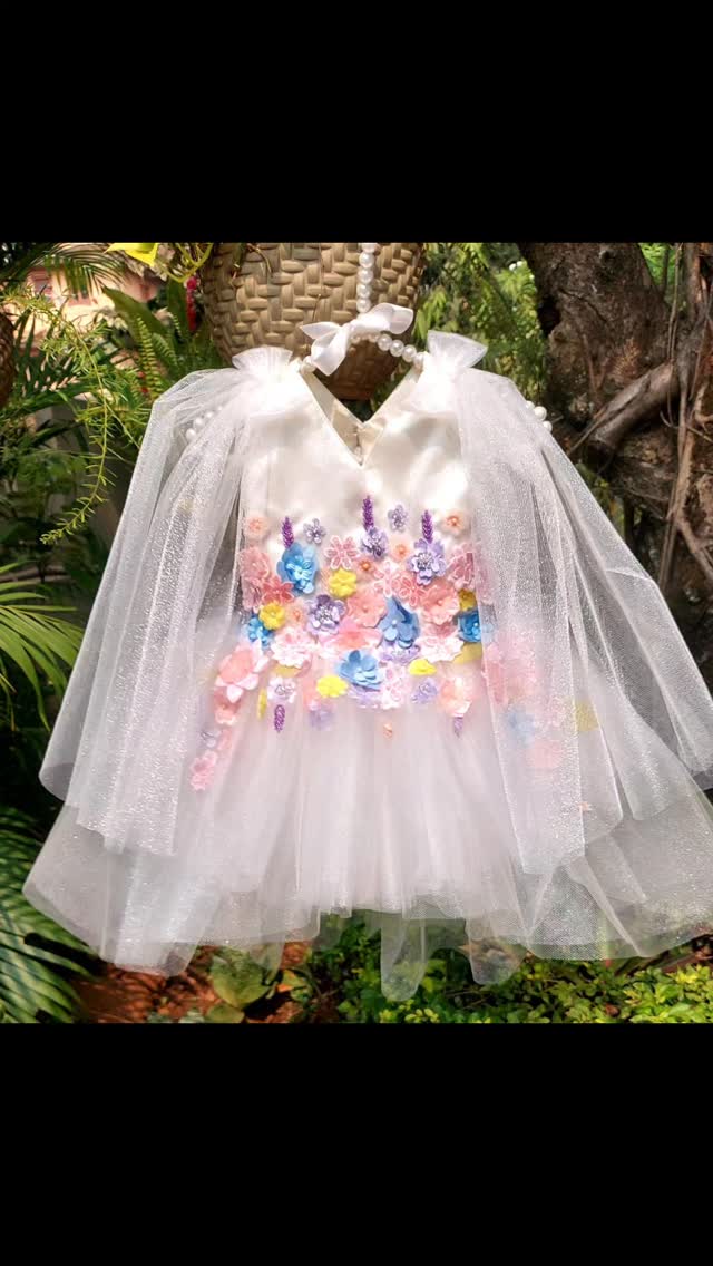 Soft elegance with a touch of colour 🤍🌸
This off-white net dress is lined with smooth satin for comfort, and brought to life with vibrant floral appliqué around the waist ✨
A perfect blend of grace and playful charm for a little one’s special day 💕
Lily Garments Margao 📞 9552605640
Lily Garments Mapusa 📞 9604716706
#LilyGarments
#BabyDress
#FloralDress
#NetDress
#BirthdayDress