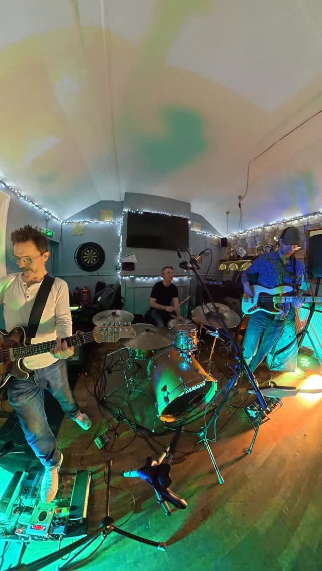 Small snippet from last Saturday. Got a new DJI 360 camera so you can see all the band not just me! The audio is recorded on the desk. I’m pleased with this new set up for capturing live gigs without needing a film and audio crew!! The song is Boys of Summer by Don Henley. @tomcheekybass @dji @djiglobal #livemusic #dji #360camera #donhenley #djiosmo360