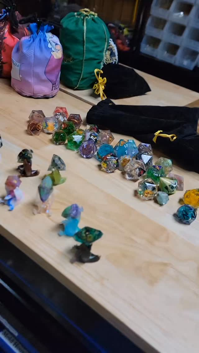 the Snag d20 holder desk pets are all so cute 🥺 adoptions are available now 💖 #dnd #dice #d20 #birb #bird