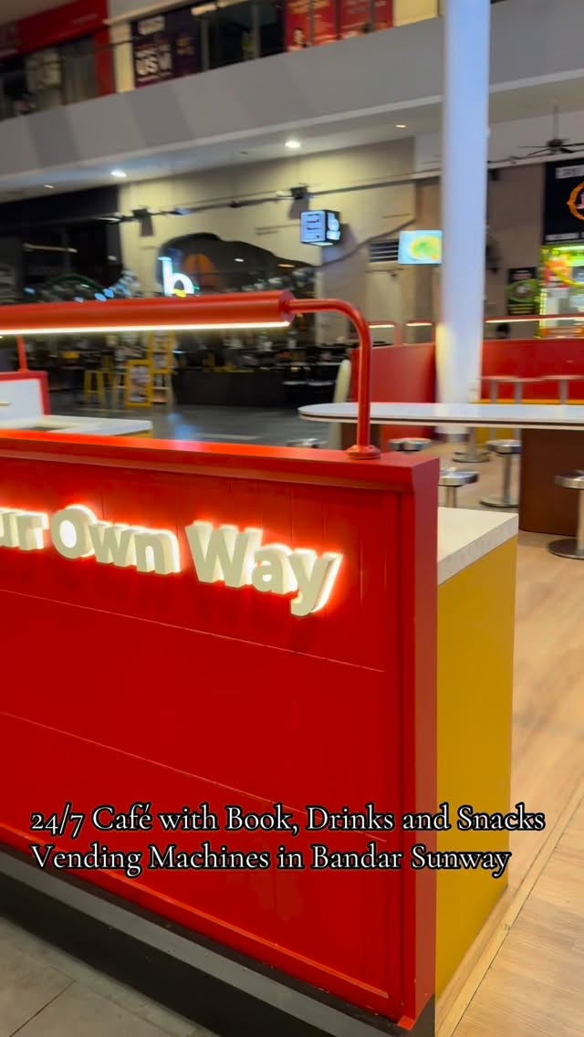 Fellow book lovers! There’s a 24/7 vending machine based café in Bandar Sunway that is honestly a hidden gem. While the books are limited and usually clearance selections with some good reads, it’s still a pretty good place to get drinks and snacks in Bandar Sunway at any time of the day. #books #cafe #vendingmachine
📍CoffeeBot Café @ Sunway Geo Avenue (Level 1)