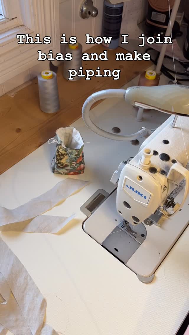 Joining bias cut strips of fabric on on a 45degree angle to make piping #curtainmakercornwall #piping #sewingtips #sewingtechniques