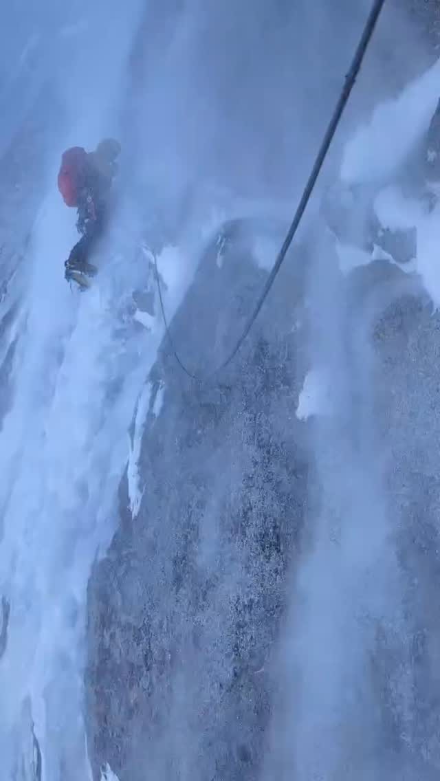 A plan C ascent of Fil à Plomb with @seccombetom last week. Lots of spindrift, wading through unconsolidated, snow a broken crampon which had to be bound to the boot with cord and topped off by missing the lift down by 15 minutes 👌
@mountainequipment
@lasportivauk