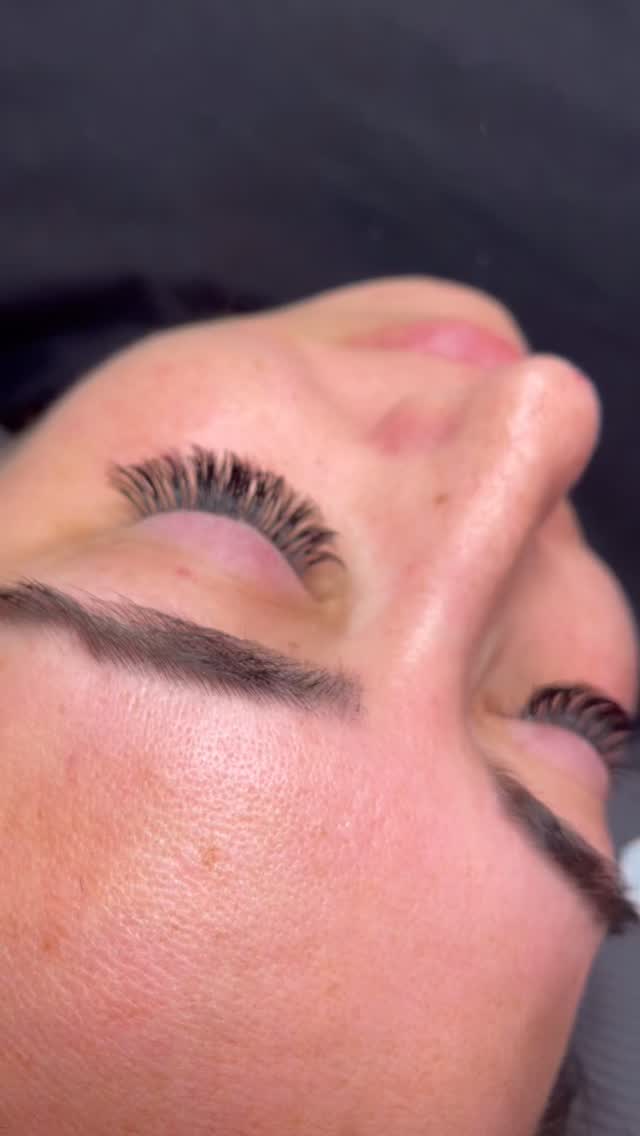 Can you say Lashes make our days easier π€ β¨#danalynbeauty #lashextensions #lashartist
