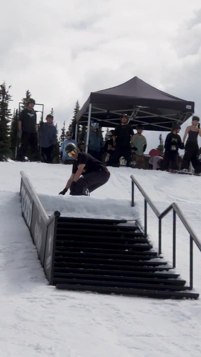 Whistler showed up for the second stop of @thegrind_series
What a time at the @wssf
—
Men
1st - @dane.menzies
2nd - @chiefceedog
3rd - @truthdsmith
Women
1st - @maggie.crompton
2nd - @stillcantkickflip666
3rd - @mia_langridge_
@jarritoscanada Showman
Women - @churchhockeyleague
Men - @mids4thekids
@jarritoscanada Techtrick
Women - @stillcantkickflip666
Men - @dane.menzies
📹 @russell69 @_mexicam_
