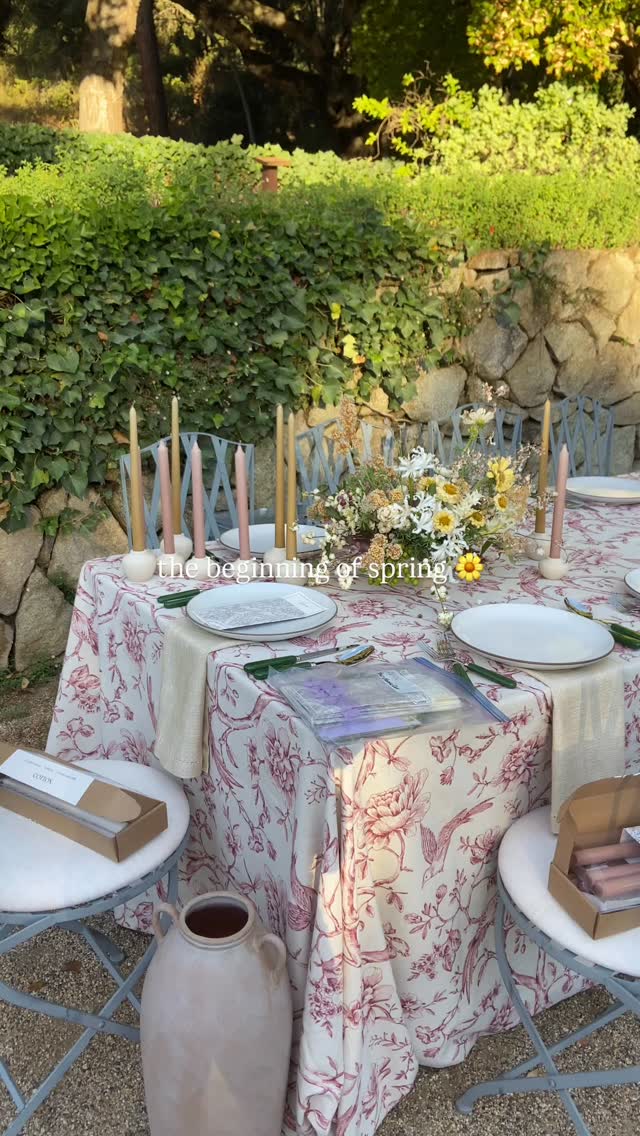 The best time of year 🌷
Spring at Stonepine Estate with @amycarolinephotography & @amourdegitane 💐
#carmelweddingplanner #californiaweddingplanner #carmelwedding