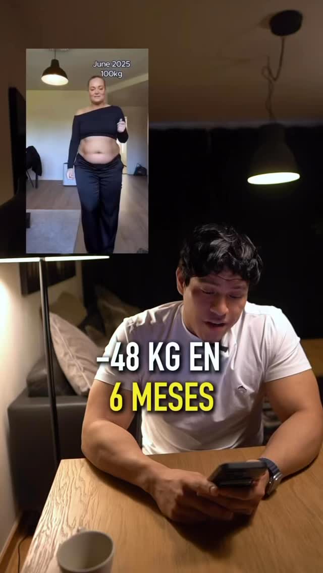 ¿Pérdida de peso o magia de edición? Hagamos cuentas.
Perder 48 kg en 6 meses puede sonar como un sueño cumplido, pero la realidad es muy distinta. Para lograr algo así, haría falta un déficit de alrededor de 2.000 calorías al día.
Eso implicaría comer muy poco y mantener un nivel de actividad extremadamente alto de forma constante.
No solo es difícil de sostener, sino también biológicamente insostenible y potencialmente peligroso.
Pero hay otro detalle llamativo: el fondo. Han pasado supuestamente 6 meses y, aun así, el cubo de basura y los zapatos siguen exactamente en el mismo sitio. En esa escena, el tiempo parece no haber pasado.
Cuidado con lo que consumes en redes. Una transformación real requiere tiempo, paciencia y salud. Y, sobre todo, criterio para no creerse todo lo que se ve.
Prioriza tu salud, no las expectativas falsas.