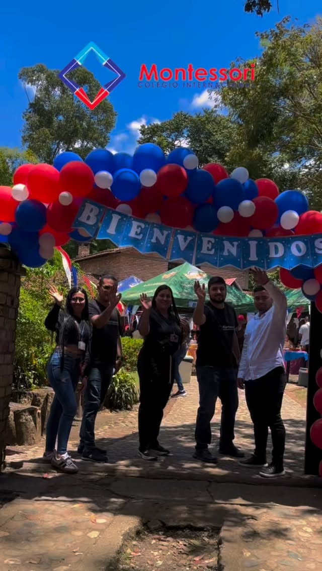 Porque en Montessori, formamos para la vida 💛
Nuestros estudiantes demostraron que emprender es creer, crear y atreverse.
Entre sabores, arte y creatividad, aprendieron que el conocimiento también se vive.
No solo vivimos una feria… vivimos sueños en construcción ✨
#FeriaDeEmprendimiento #Montessori