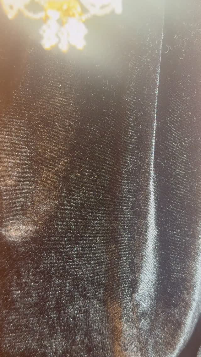 My latest estate auction features this beautiful glamorous awesome miniature chandelier in 1:12 scale. This auction ends Sunday during the 7 to 8 p.m. ET hour. There’s a link in my bio to bid now sign up for my newsletter updates so your first to know all the news about this and future auctions throughout spring 2026 #Dollhouse #Miniature #Glamorous #Chandelier.