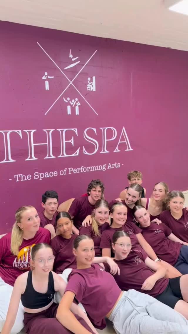 ✨THESPA MIC’D UP ✨
Featuring our Senior Company Student Grace.
Ever wondered what goes on inside a dancer’s head while learning choreography? 👀
Watch Grace get mic’d up as she learns a brand new dance combo—hear the laughs, the focus, and the behind-the-scenes moments that make it magic 🥰
#thespanz #Thespamicdup #behindthescenes #seniorcompany
