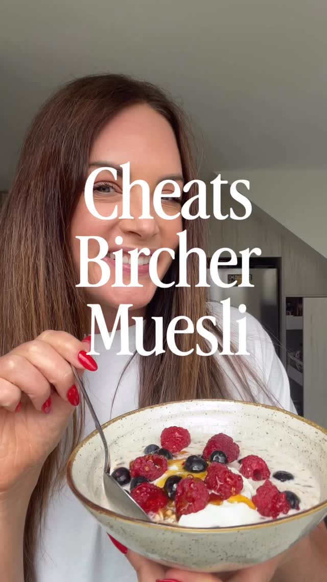 Soak your @teatatutoasted muesli with milk & yoghurt overnight and you’ve got the creamiest breakfast.
Top with more Greek yoghurt and berries to serve.
#easybreakfast #quickbreakfast #healthcoachnz #birchermuesli #healthybreakfast