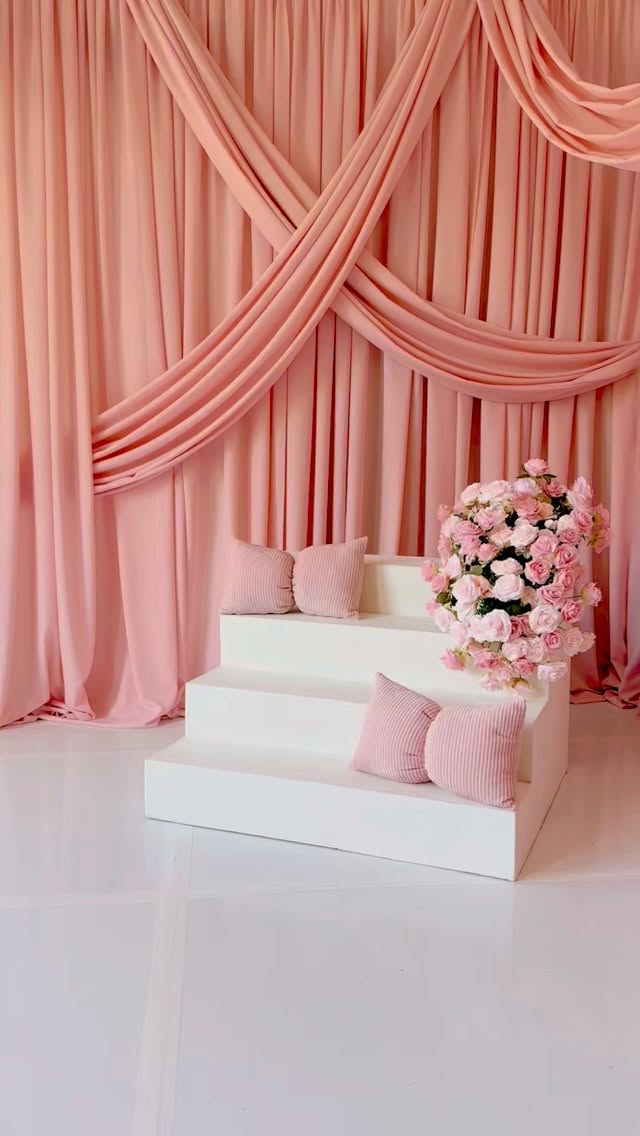 The Bloom Edit is officially here…
and she’s giving Soft. Romantic. Effortless.
From the layered draping to the soft textures, every detail was designed to feel like you’re inside a moment — not just a set.
✨ Two looks. One booking.
The structured elegance of the steps & the relaxed intimacy of layered mattresses.
Whether it’s motherhood, branding, boudoir, or just because — This is your sign to book The Bloom Edit 🌸.