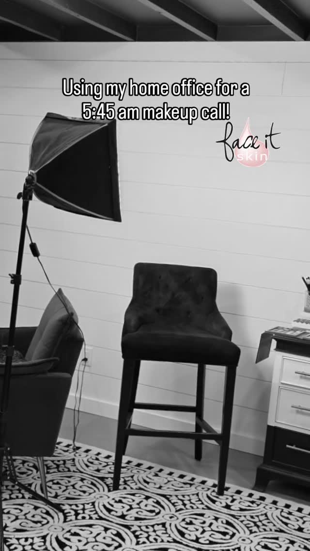 When your client is shooting a commercial and your not quite moved to the new space yet! My home office is where its at!!!
#FaceItSkin #makeupartist #oregonesthetician #happyvalleybusinessalliance #makeupartistworldwide @osteostrong_happyvalley