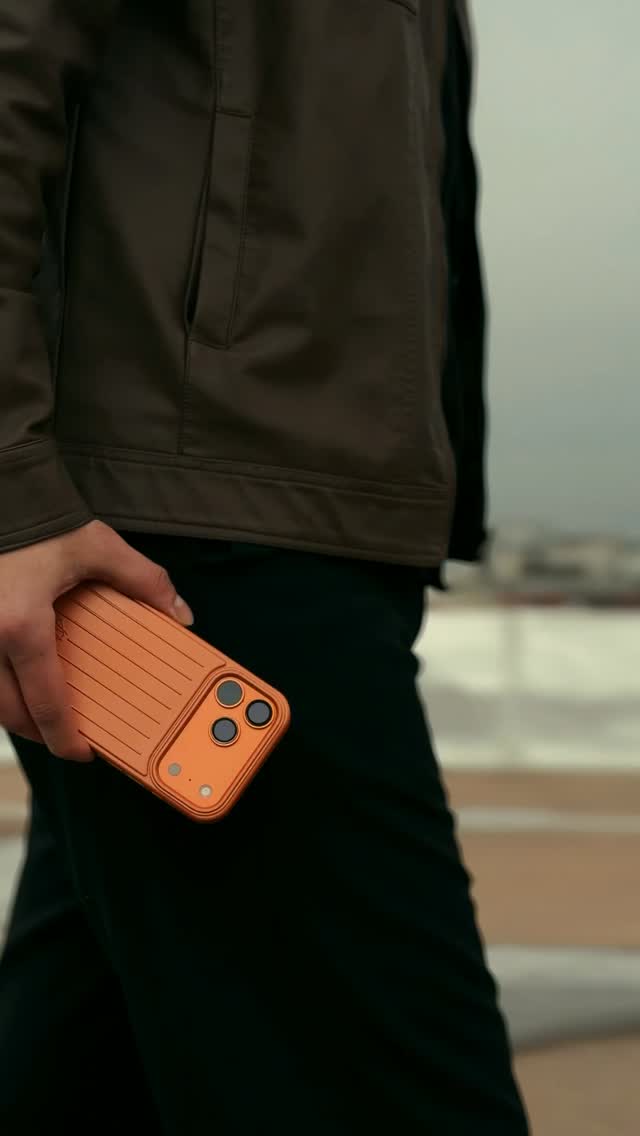 Siyahın asaleti mi, turuncunun enerjisi mi? 😍🖤🧡
Bu çok özel tasarım kılıfın hem mat siyah hem de canlı turuncu renk seçenekleri şimdi BlitzPower Store'da! Minimalist dokusu, soft-touch yüzeyi ve metalik detaylarıyla telefonun hem güvende hem de çok daha şık. Sen hangisini tercih ederdin?
👉 Koleksiyonu incelemek ve sipariş vermek için bio'daki linke tıkla veya www.blitzpower.store adresini ziyaret et.
#BlitzPower #PhoneCase #StylishCase #TechGear #LuxuryDesign #iPhoneAccessories #KılıfSeçenekleri