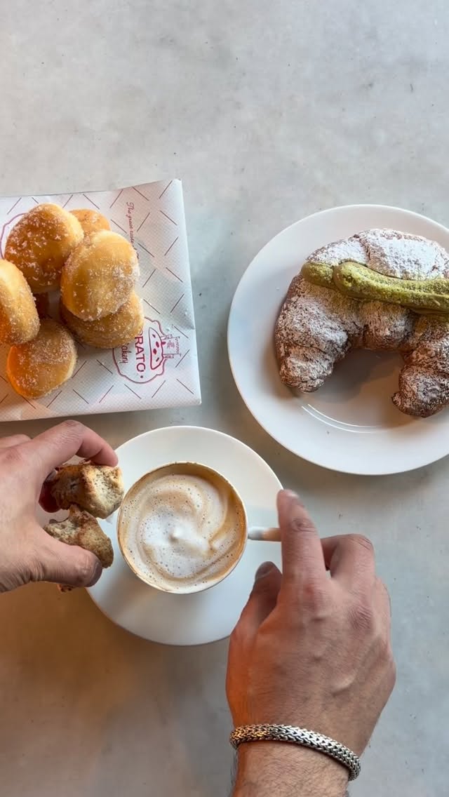 No latte is complete without Brutti Buoni Cantucci on the side for dipping โ๏ธ โจ
#pratobakery #jerseycity #italianbakery #jerseycityeats
