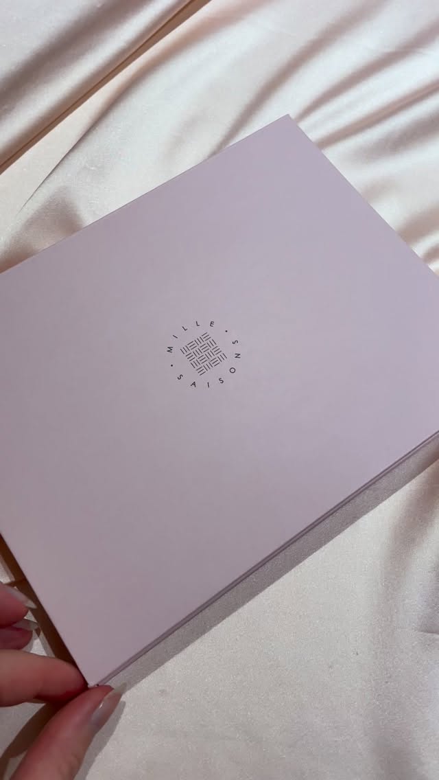 Is this…a new colour? 👀
Coming soon! Want to guess which colour it will be?
Video description- A hand opens a pink Mille Saisons gift box. As it opens, the footage turns black and white to hide the colour of the three silk scrunchies/hair elastics inside. Audio says “Oh my God what is that? Oh my God, what IS that?”