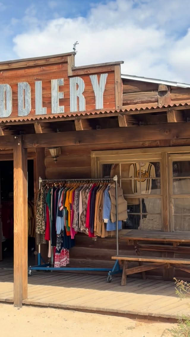 Sundays in Pioneertown. Totally worth the drive.
#sundaydrive #pioneertowncalifornia #californiadaytrip #vacationrentalhomes