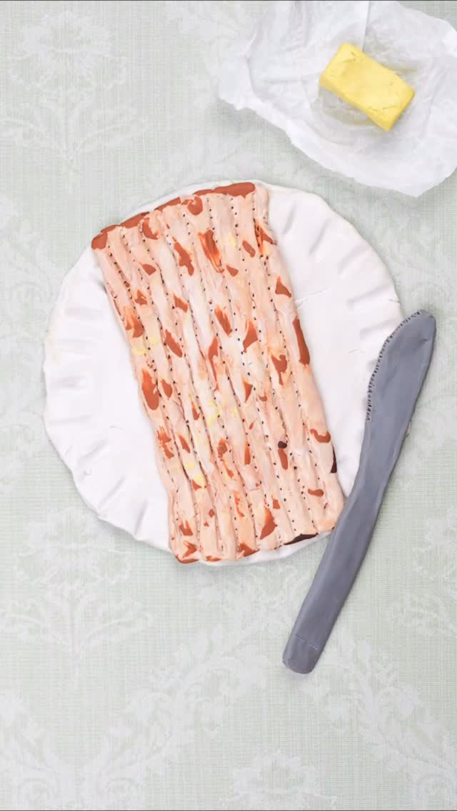 The only acceptable way to eat matzah
🫓🧈
Unpopular opinion?
You will not find matzah arayes in this house.