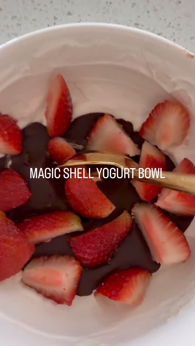 Mix @culinayogurt with @needed collagen! Melt @hukitchen chocolate chips, and drizzle it on top of the yogurt! Add strawberries on top! Set in the freezer for a couple minutes and enjoy once the chocolate hardens!
