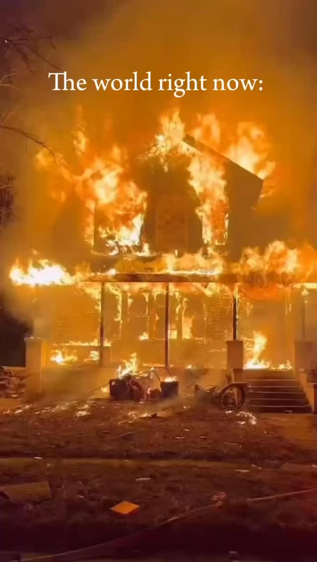The world: 🧯🔥💥
Me: I just need one more bullseye and my life will be back on track 🪓
#Axethrowing #knifethrowing #thingstodoinstamfordct #thingstodowithfriends #sundayfunday